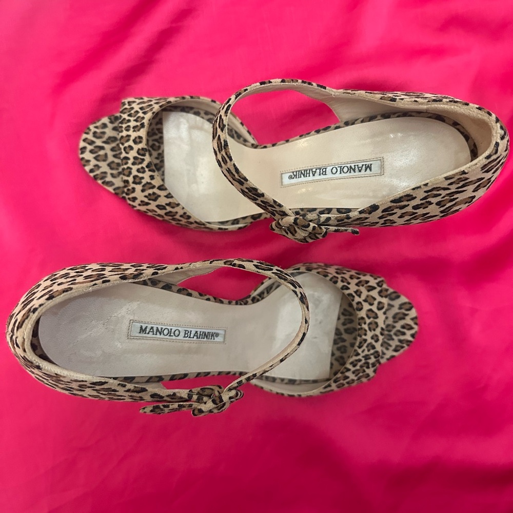 Authentic leopard Manolo Blahnik size 40 1/2